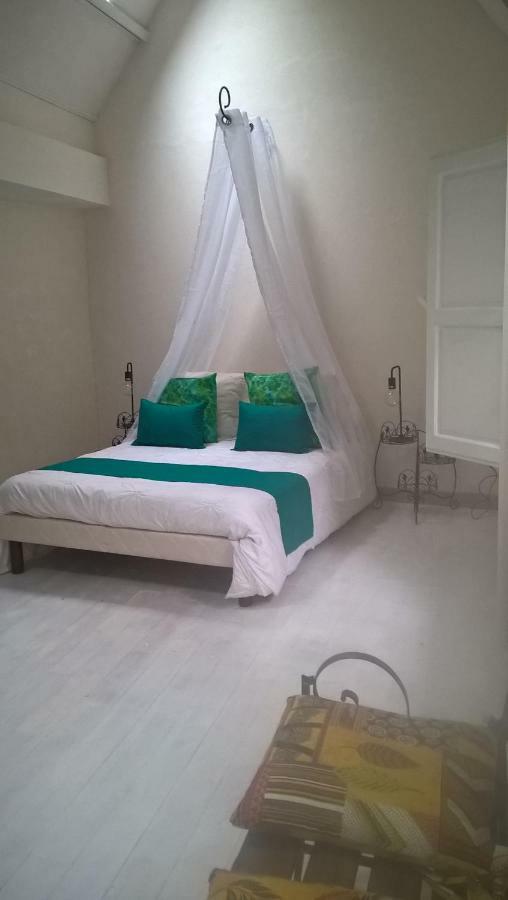 Bed and Breakfast L'Atelier Parnes Exterior foto